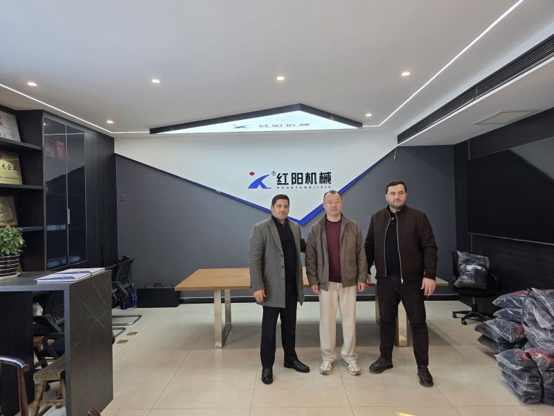 中亞國(guó)家客商來我司驗(yàn)貨及溝通新設(shè)備采購(gòu)事宜